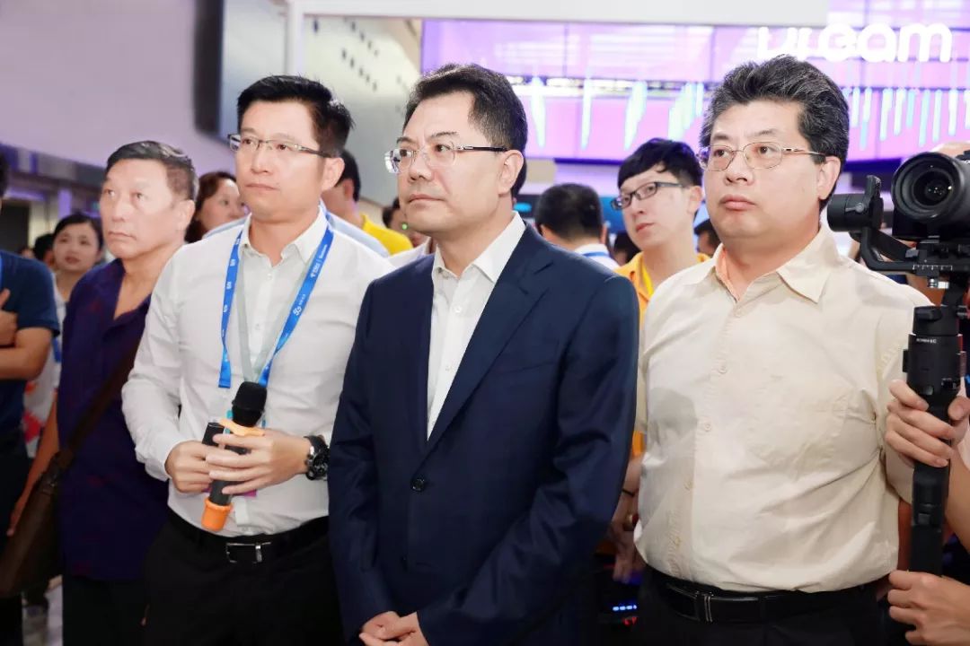 山东电信总经理文勇携副总经理米一华,丛琳琳,广东电信副总经理杨小丰