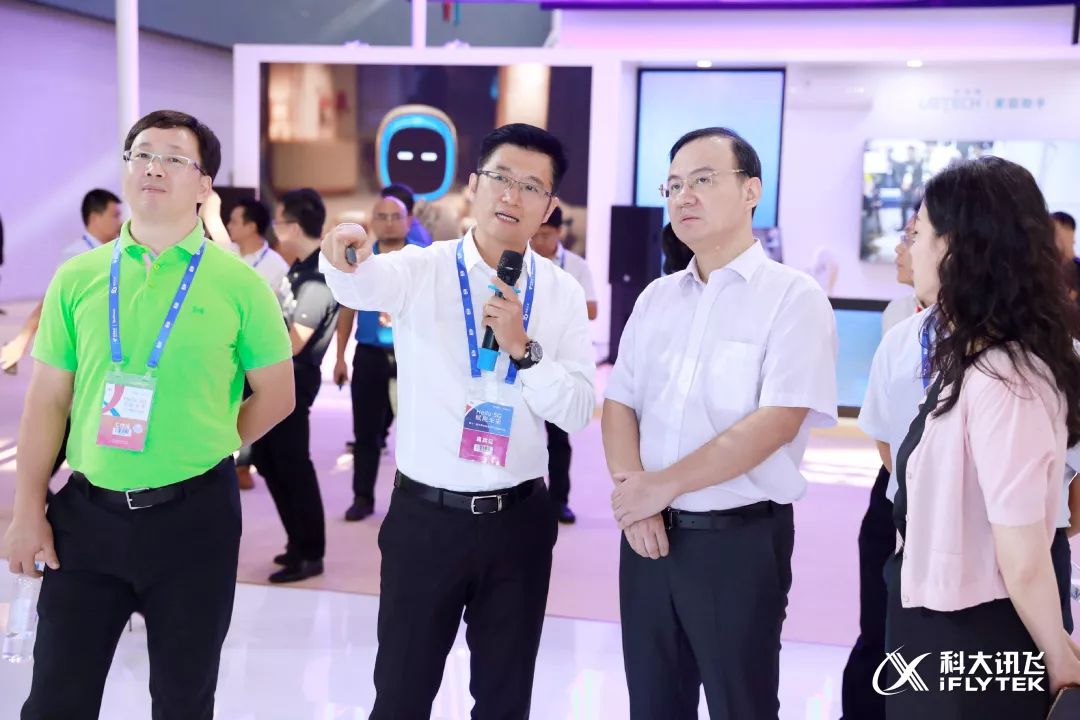 山东电信总经理文勇携副总经理米一华,丛琳琳,广东电信副总经理杨小丰